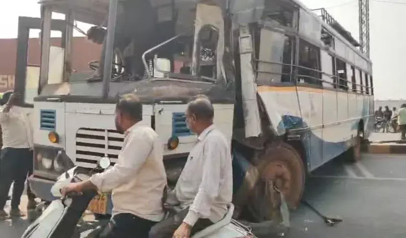 Sangareddy accident: सदाशिवपेट में लॉरी और आरटीसी बस में टक्कर, 15 घायल
