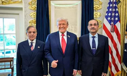 Trump ने पाकिस्तान-अफगानिस्तान संघर्ष में शहबाज शरीफ और असीम मुनीर की तारीफ की