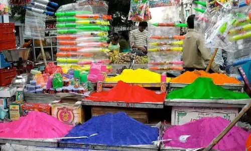 Jharkhand: होली के रंगों में पूरी तरह रंगी सजा बाजार