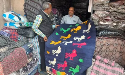Punjab के गांवों में भी हाथ से बुने खेस, दरी की चमक फीकी पड़ रही है Punjab के गांवों में भी हाथ से बुने खेस, दरी की चमक फीकी पड़ रही है