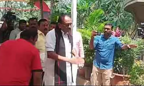 DMK गठबंधन की पार्टियां अन्ना अरिवालयम में ; सीट-शेयरिंग पर बातचीत तेज़ DMK गठबंधन की पार्टियां अन्ना अरिवालयम में ; सीट-शेयरिंग पर बातचीत तेज़