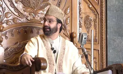 Mirwaiz ने ईरान में कश्मीरी छात्रों और अन्य लोगों की सुरक्षा के लिए प्रार्थना की Mirwaiz ने ईरान में कश्मीरी छात्रों और अन्य लोगों की सुरक्षा के लिए प्रार्थना की