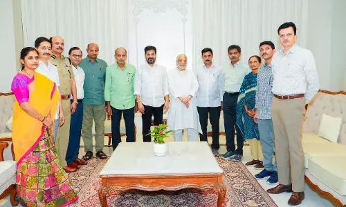 Telangana CM ने आत्मसमर्पण करने वाले माओवादियों को हरसंभव मदद का आश्वासन दिया Telangana CM ने आत्मसमर्पण करने वाले माओवादियों को हरसंभव मदद का आश्वासन दिया