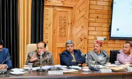 Pathania ने विकास कार्यों की समीक्षा की, समयबद्ध शिकायत निवारण का निर्देश दिया