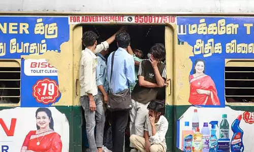 तांबरम के पास सिग्नल फेल होने से EMU सर्विस रुकी, यात्री फंसे तांबरम के पास सिग्नल फेल होने से EMU सर्विस रुकी, यात्री फंसे