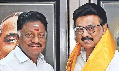 जया के भरोसेमंद ‘अंतरिम सीएम’ OPS डीएमके में शामिल, विधायक पद से भी दिया इस्तीफा जया के भरोसेमंद ‘अंतरिम सीएम’ OPS डीएमके में शामिल, विधायक पद से भी दिया इस्तीफा