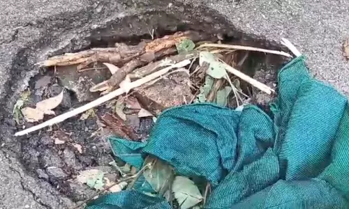 Kerala : मरयूर-मुन्नार रोड पर गड्ढों से परेशानी Kerala : मरयूर-मुन्नार रोड पर गड्ढों से परेशानी
