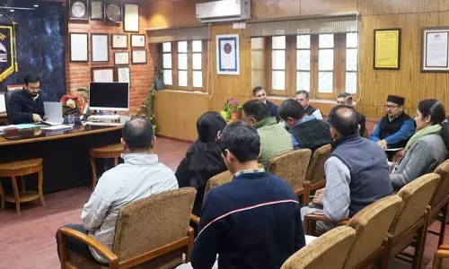 Himachal: नदियों में जमा मलबे से लोगों और संपत्ति को होने वाले खतरे की समीक्षा की गई Himachal: नदियों में जमा मलबे से लोगों और संपत्ति को होने वाले खतरे की समीक्षा की गई
