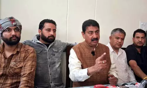 Nurpur में बढ़ते चालान को लेकर ट्रैक्टर मालिकों ने चक्का जाम की चेतावनी दी Nurpur में बढ़ते चालान को लेकर ट्रैक्टर मालिकों ने चक्का जाम की चेतावनी दी