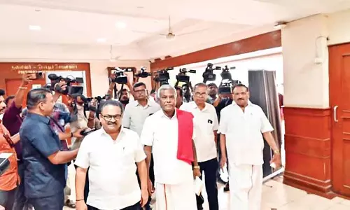 CPM के बड़े नेता ज़्यादा सीटों के लिए दबाव बना रहे, सबकी नज़रें स्टालिन पर हैं CPM के बड़े नेता ज़्यादा सीटों के लिए दबाव बना रहे, सबकी नज़रें स्टालिन पर हैं