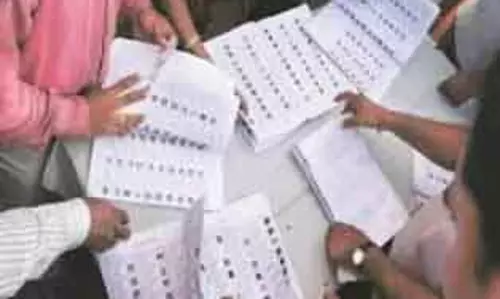 EC ने बंगाल में SIR के बाद के वोटर लिस्ट को अलग-अलग फेज़ में पब्लिश करना शुरू किया EC ने बंगाल में SIR के बाद के वोटर लिस्ट को अलग-अलग फेज़ में पब्लिश करना शुरू किया