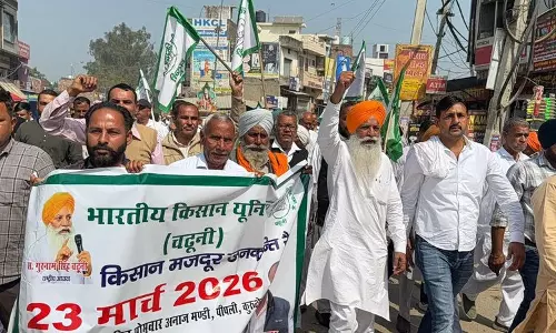 Yamunanagar में किसानों ने मोदी का पुतला जलाया