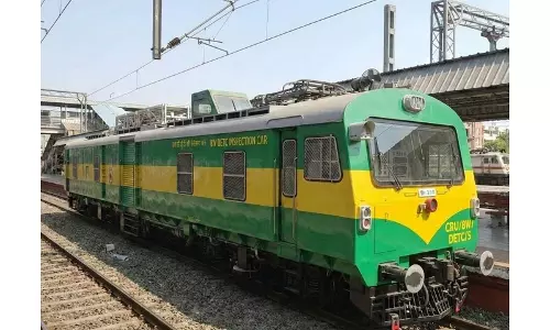 Railways के सोलापुर डिवीजन ने इलेक्ट्रिफिकेशन अपग्रेड के लिए एडवांस्ड 8-व्हीलर टावर वैगन पेश किया
