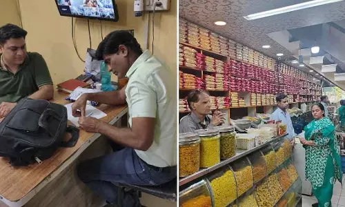 Indore : होली से पहले फ़ूड डिपार्टमेंट ने टेस्टिंग के लिए 8 दुकानों से नमकीन और मिठाई के 36 सैंपल लिए
