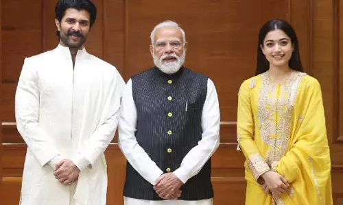 विजय देवरकोंडा-रश्मिका मंदाना ने पीएम मोदी से की मुलाकात विजय देवरकोंडा-रश्मिका मंदाना ने पीएम मोदी से की मुलाकात