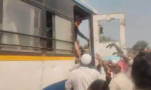 Sangareddy में NH 65 पर लॉरी ने बस को टक्कर मारी, 15 घायल