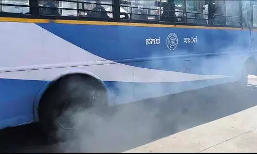 Ranebennur : बस से धुआं निकला, लोग घबरा गए