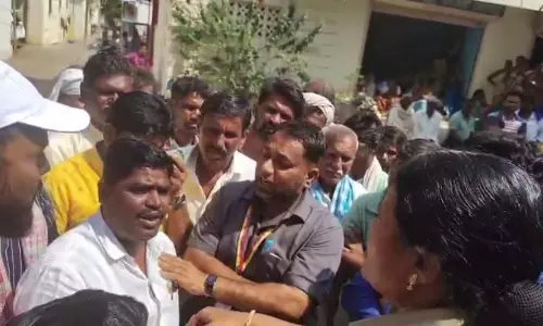 Karnataka में दलित सैनिक के अंतिम संस्कार के दौरान छुआछूत का मामला सामने आया Karnataka में दलित सैनिक के अंतिम संस्कार के दौरान छुआछूत का मामला सामने आया