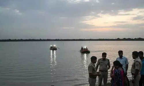 Gadag: झील में तैरते समय दो छात्र डूबे Gadag: झील में तैरते समय दो छात्र डूबे
