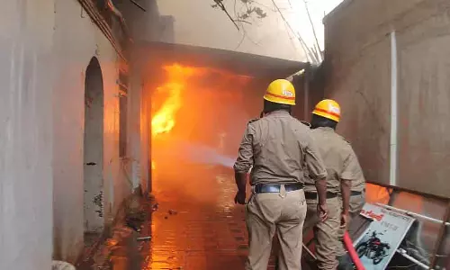 Hubli : आग से 12 से ज़्यादा दुकानों को नुकसान