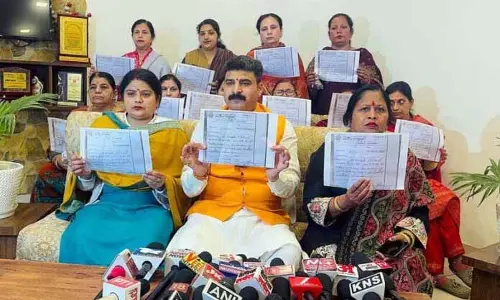 हाउसिंग बोर्ड ने प्लॉट अलॉट करने के नाम पर लोगों से ठगी की: Pawan Khajuria हाउसिंग बोर्ड ने प्लॉट अलॉट करने के नाम पर लोगों से ठगी की: Pawan Khajuria