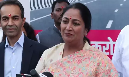 यह पूरी तरह से इलेक्ट्रिक, एमिशन-फ्री है...: दिल्ली में डबल-डेकर बसों के लॉन्च पर CM रेखा गुप्ता