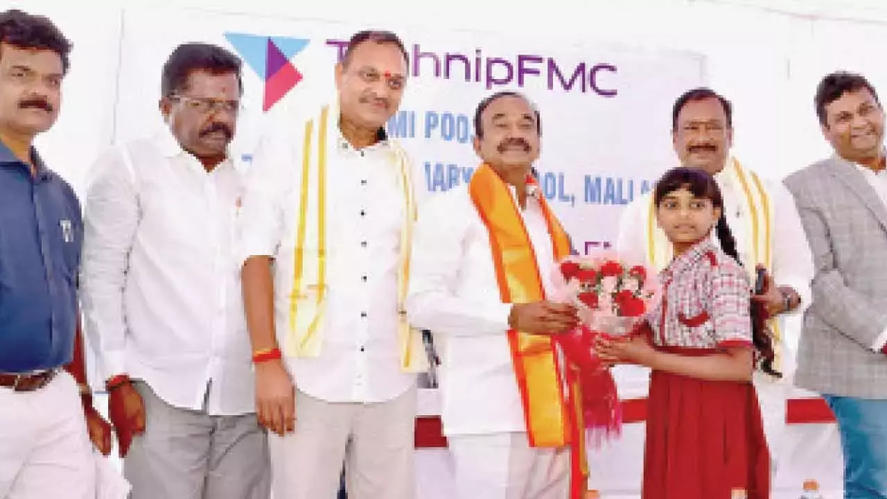 Telangana : मुश्किलों का सामना करने वाले नेता दया से काम करते हैं एटाला Telangana : मुश्किलों का सामना करने वाले नेता दया से काम करते हैं एटाला