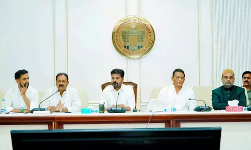 A. Revanth Reddy ने मदीना बस हादसे के पीड़ितों को एक्स-ग्रेटिया दी A. Revanth Reddy ने मदीना बस हादसे के पीड़ितों को एक्स-ग्रेटिया दी