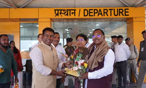 मां बिलासा देवी विमानतल पर मंत्री राम विचार नेताम का आत्मीय स्वागत