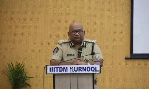 Koya Praveen ने नाबालिगों को बाइक चलाने से रोकने की दी सलाह Koya Praveen ने नाबालिगों को बाइक चलाने से रोकने की दी सलाह