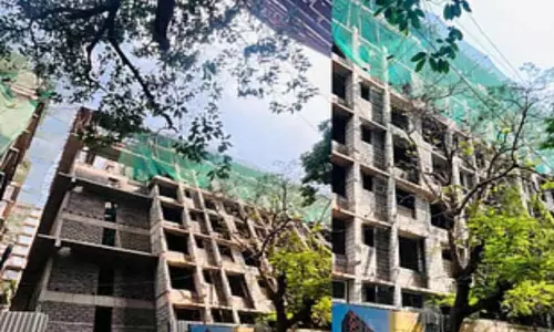 Chembur में 6 मज़दूर छठी मंज़िल से गिरे, एक की मौत Chembur में 6 मज़दूर छठी मंज़िल से गिरे, एक की मौत