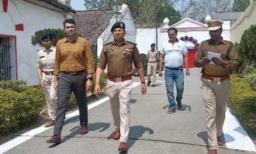 कलेक्टर-SSP ने किया जिला जेल रायगढ़ का आकस्मिक निरीक्षण कलेक्टर-SSP ने किया जिला जेल रायगढ़ का आकस्मिक निरीक्षण