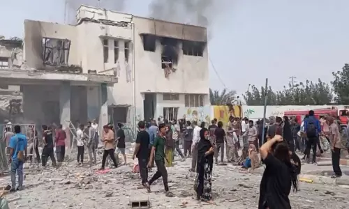Iran के विदेश मंत्री ने आरोप लगाया कि स्कूल पर इजरायली हमले में दर्जनों लोग मारे गए Iran के विदेश मंत्री ने आरोप लगाया कि स्कूल पर इजरायली हमले में दर्जनों लोग मारे गए