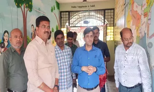 स्टूडेंट्स को मेन्यू के हिसाब से खाना मिलना चाहिए: Collector अनुराग जयंती स्टूडेंट्स को मेन्यू के हिसाब से खाना मिलना चाहिए: Collector अनुराग जयंती