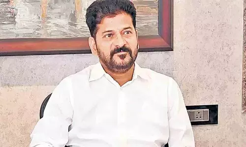 शारदा पीठम पर सीएम ने यू टर्न लिया, कोकापेट में लैंड किया शारदा पीठम पर सीएम ने यू टर्न लिया, कोकापेट में लैंड किया