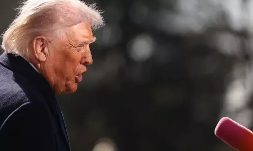 Trump ने सुप्रीम कोर्ट के टैरिफ के फैसले पर चिंता जताई, पूछा कि क्या दोबारा सुनवाई मुमकिन Trump ने सुप्रीम कोर्ट के टैरिफ के फैसले पर चिंता जताई, पूछा कि क्या दोबारा सुनवाई मुमकिन