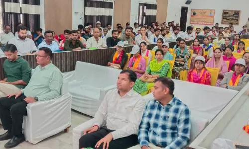 Barmer: जिला कलक्टर ने नियुक्ति पत्र देकर बढ़ाया युवाओं का उत्साह