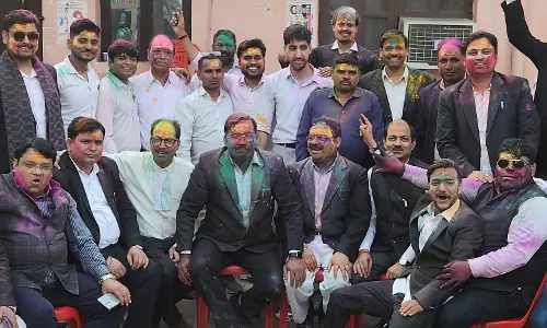 Bareilly: कचहरी परिसर में हर्षोल्लास से मनाया गया होली उत्सव Bareilly: कचहरी परिसर में हर्षोल्लास से मनाया गया होली उत्सव