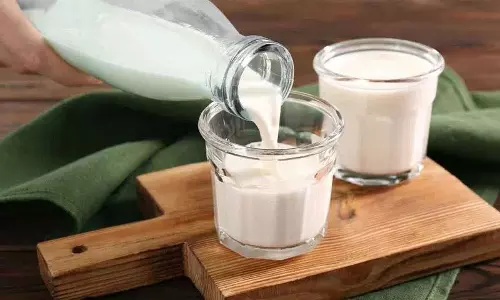क्या खाली पेट दूध पीना ठीक है? Health Experts क्या कहते हैं? क्या खाली पेट दूध पीना ठीक है? Health Experts क्या कहते हैं?