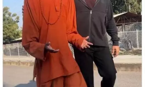 अपकमिंग फिल्म भूत बंगला के प्रमोशन में जुटे Akshay Kumar अपकमिंग फिल्म भूत बंगला के प्रमोशन में जुटे Akshay Kumar