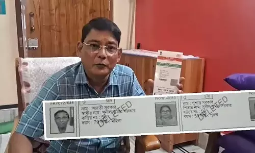 Naihati के पार्षद का नाम फाइनल वोटर लिस्ट से हटाया गया, तृणमूल ने हंगामा किया Naihati के पार्षद का नाम फाइनल वोटर लिस्ट से हटाया गया, तृणमूल ने हंगामा किया