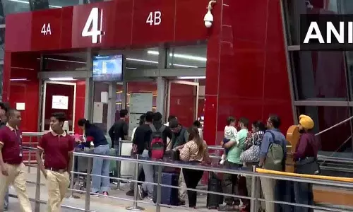 मिडिल ईस्ट तनाव के बीच IGI एयरपोर्ट पर फंसे यात्री, उड़ानें रद्द और बाधित मिडिल ईस्ट तनाव के बीच IGI एयरपोर्ट पर फंसे यात्री, उड़ानें रद्द और बाधित