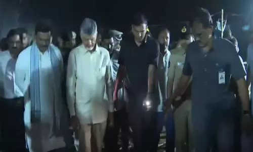 काकीनाडा पटाखा विस्फोट: CM नायडू ने ₹20 लाख अनुग्रह राशि की घोषणा की, चार अधिकारियों को निलंबित किया काकीनाडा पटाखा विस्फोट: CM नायडू ने ₹20 लाख अनुग्रह राशि की घोषणा की, चार अधिकारियों को निलंबित किया