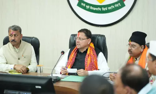 उत्तराखंड के CM ने हल्द्वानी में मीटिंग की, अधिकारियों को तय समय में प्रोजेक्ट पूरे करने को कहा