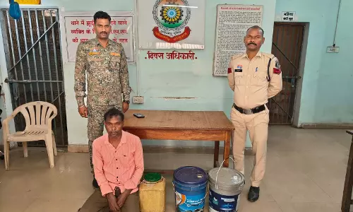 अवैध शराब पर रायगढ़ पुलिस की कड़ी कार्रवाई, 204 लीटर महुआ शराब के साथ 11 आरोपी गिरफ्तार अवैध शराब पर रायगढ़ पुलिस की कड़ी कार्रवाई, 204 लीटर महुआ शराब के साथ 11 आरोपी गिरफ्तार