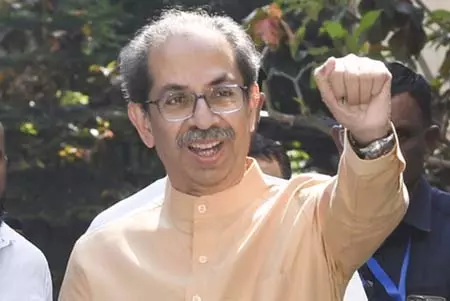 महाराष्ट्र : उद्धव ठाकरे ने हिंदी भाषा को अनिवार्य करने के विवाद पर सीएम फडणवीस पर पलटवार किया महाराष्ट्र : उद्धव ठाकरे ने हिंदी भाषा को अनिवार्य करने के विवाद पर सीएम फडणवीस पर पलटवार किया