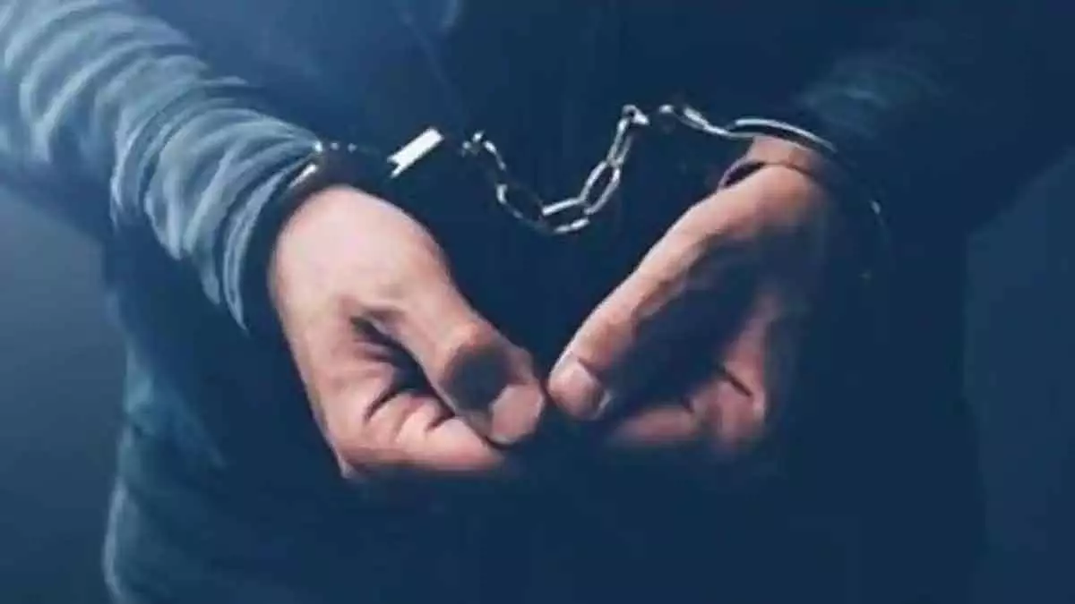 Mumbai : एयरपोर्ट मेट्रो के पास अंधेरी होटल में इंटरनेशनल सेक्स रैकेट का भंडाफोड़ Mumbai : एयरपोर्ट मेट्रो के पास अंधेरी होटल में इंटरनेशनल सेक्स रैकेट का भंडाफोड़