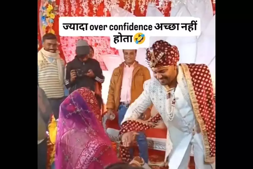 दुल्हन को गोद में उठाना पड़ा भारी, धड़ाम से गिरे दूल्हे राजा दुल्हन को गोद में उठाना पड़ा भारी, धड़ाम से गिरे दूल्हे राजा