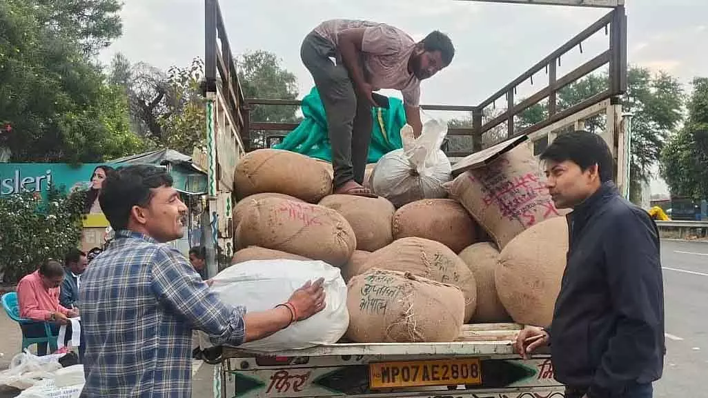Bhopal : होली से पहले 27 क्विंटल संदिग्ध मिलावटी मावा ज़ब्त Bhopal : होली से पहले 27 क्विंटल संदिग्ध मिलावटी मावा ज़ब्त