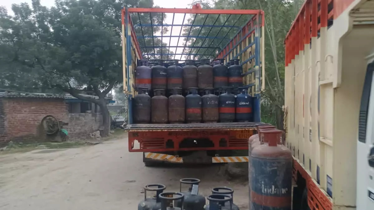 Jaipur: अवैध गैस कारोबार पर प्रशासन का शिकंजा Jaipur: अवैध गैस कारोबार पर प्रशासन का शिकंजा